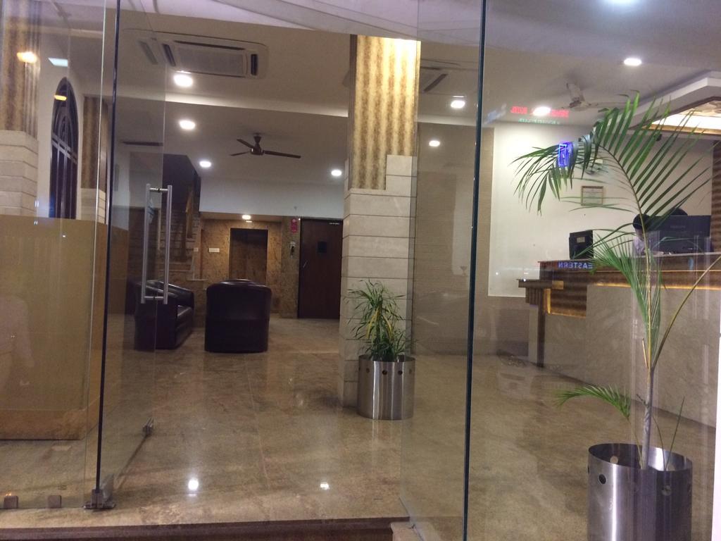 คิงส์ คราวน์ โฮเต็ล  Hotel โกลกาตา ภายนอก รูปภาพ