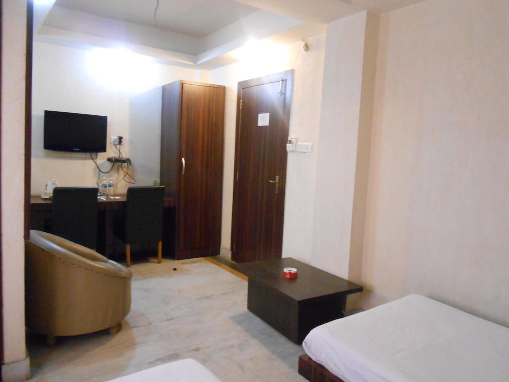 คิงส์ คราวน์ โฮเต็ล  Hotel โกลกาตา ภายนอก รูปภาพ