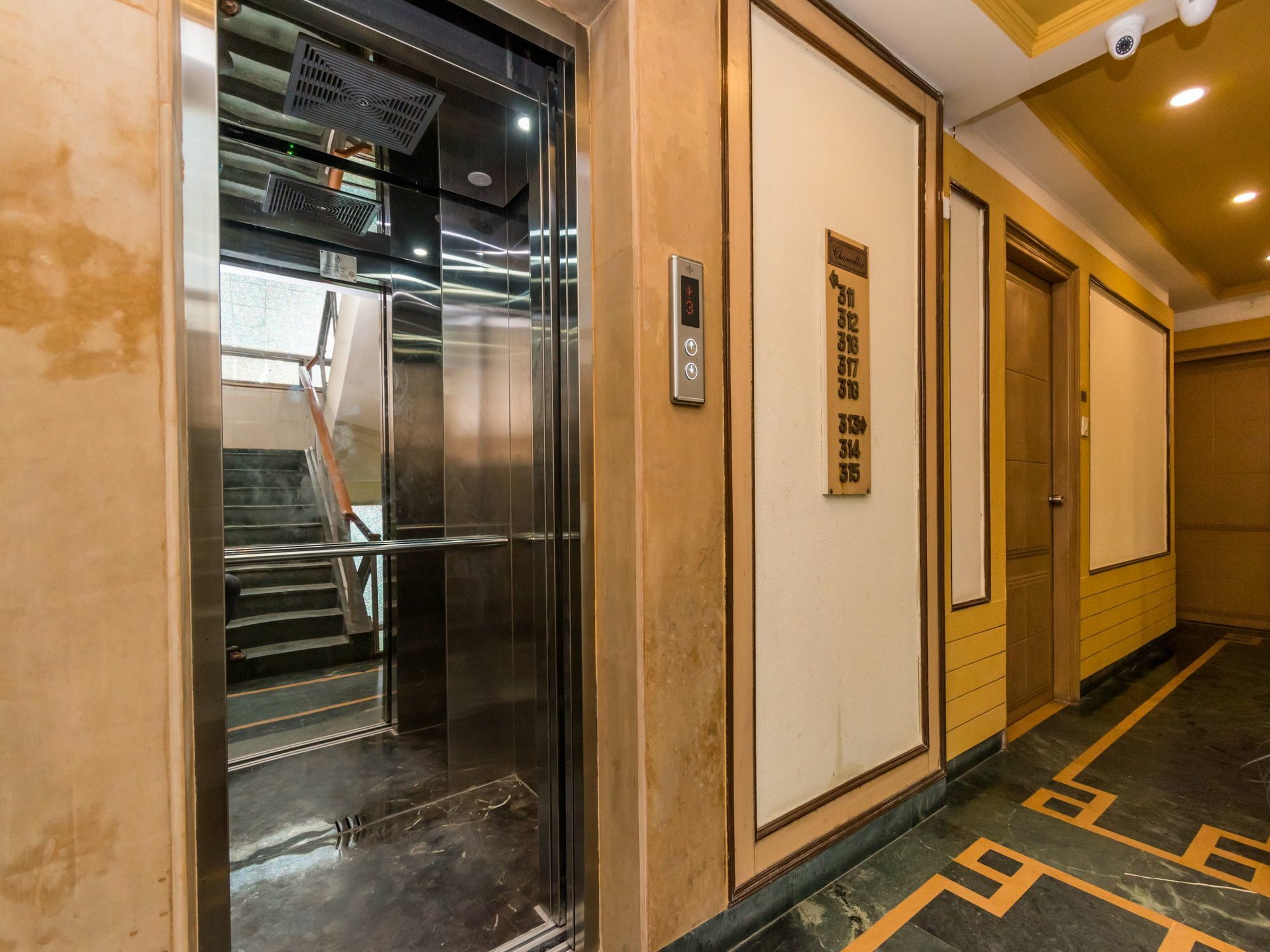 คิงส์ คราวน์ โฮเต็ล  Hotel โกลกาตา ภายนอก รูปภาพ